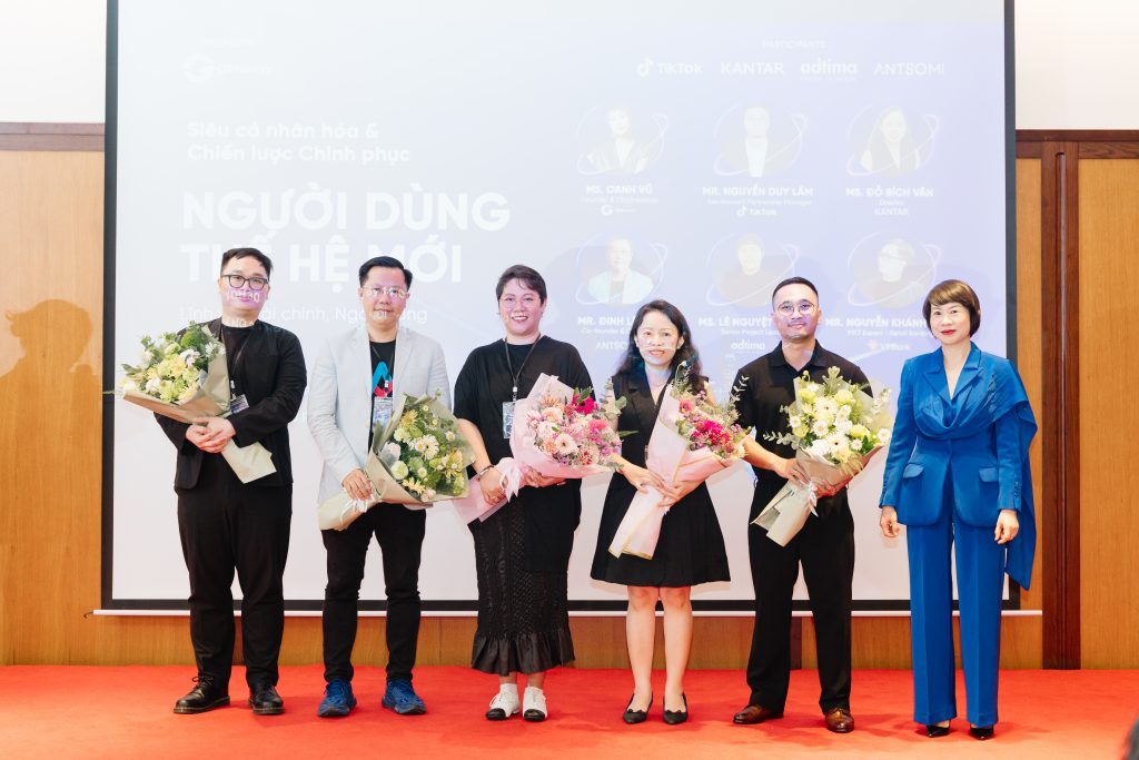 Anh Đinh Lê Đạt, Co-founder & Chairman của Antsomi cùng các diễn giả tại sự kiện.