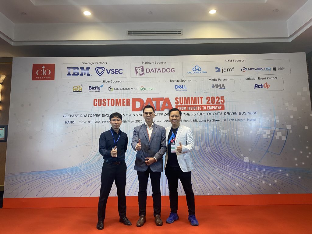 Anh Đinh Lê Đạt, Co-founder & Chairman của Antsomi cùng các diễn giả tại sự kiện.